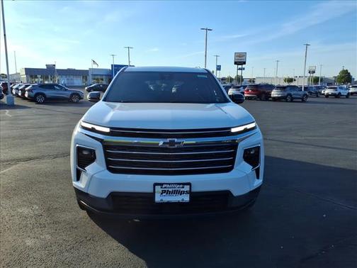 Summit White 2026 Chevrolet Traverse LT