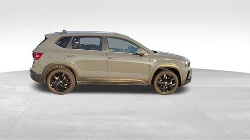 Pure Gray 2023 Volkswagen Taos 1.5T SE