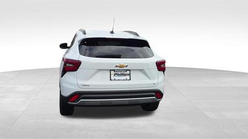Summit White 2025 Chevrolet Trax LT