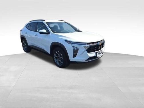 Summit White 2025 Chevrolet Trax LT