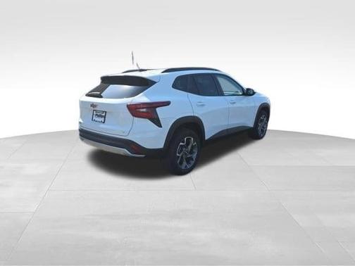 Summit White 2025 Chevrolet Trax LT