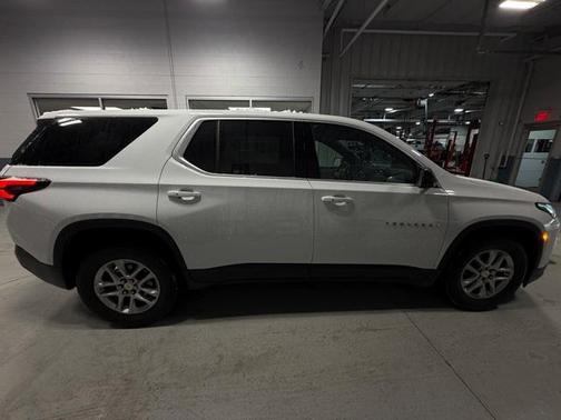 2023 Chevrolet Traverse LS