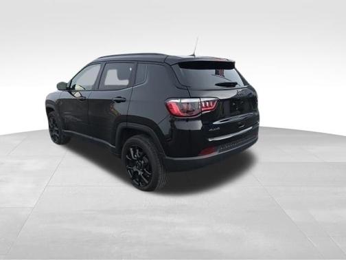 Diamond Black 2025 Jeep Compass Latitude