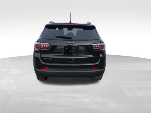 Diamond Black 2025 Jeep Compass Latitude