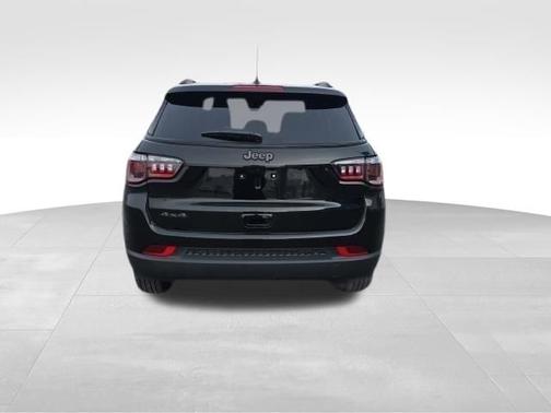 Diamond Black 2025 Jeep Compass Latitude