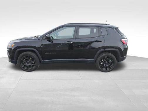 Diamond Black 2025 Jeep Compass Latitude