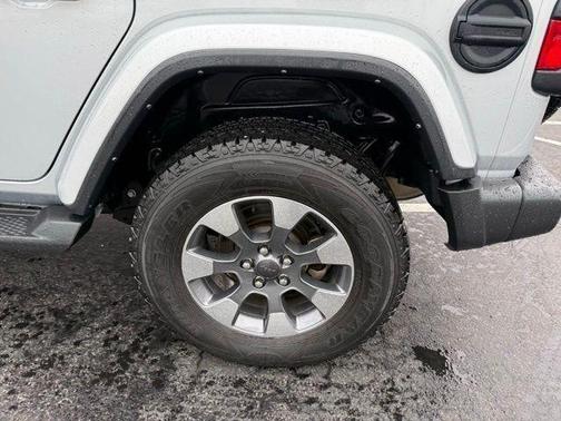 Silver Zynith Clearcoat 2022 Jeep Wrangler Unlimited Sahara