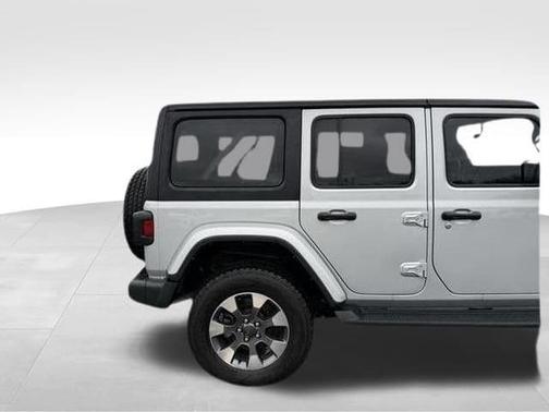 Silver Zynith Clearcoat 2022 Jeep Wrangler Unlimited Sahara