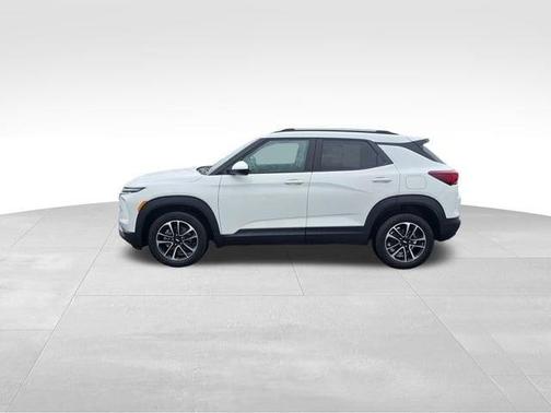 Summit White 2024 Chevrolet Trailblazer LT