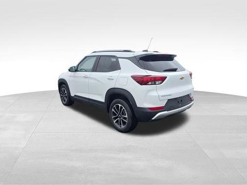 Summit White 2024 Chevrolet Trailblazer LT