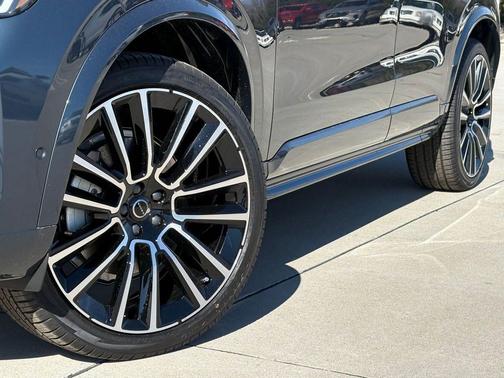 2026 Volvo XC90 B6 Ultra Dark Theme 7-Seater