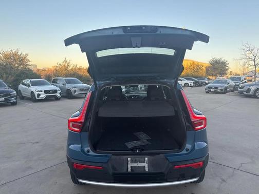 2025 Volvo XC40 B5 Plus Bright Theme