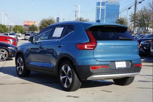 2025 Volvo XC40 B5 Plus Bright Theme