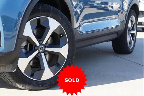 2025 Volvo XC40 B5 Plus Bright Theme