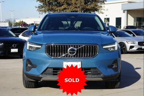 2025 Volvo XC40 B5 Plus Bright Theme