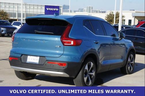 2025 Volvo XC40 B5 Plus Bright Theme