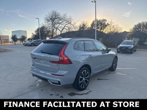 2025 Volvo XC60 B5 Plus
