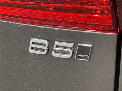 2025 Volvo XC60 B5 Ultra