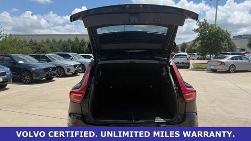 Onyx Black Metallic 2025 Volvo XC40 B5 Plus Bright Theme