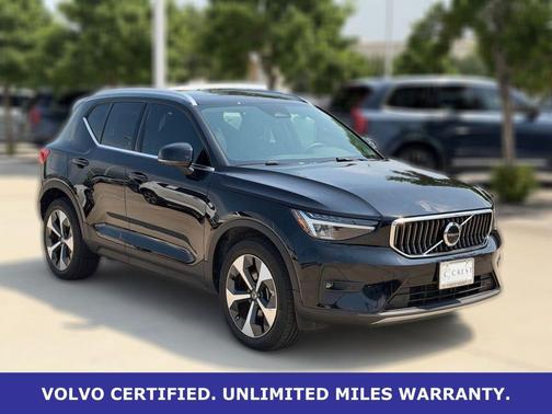 Onyx Black Metallic 2025 Volvo XC40 B5 Plus Bright Theme