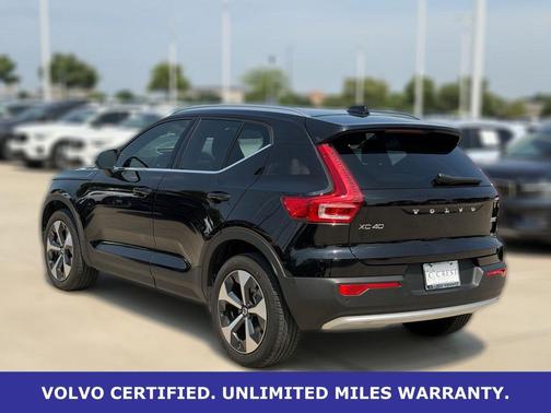 Onyx Black Metallic 2025 Volvo XC40 B5 Plus Bright Theme