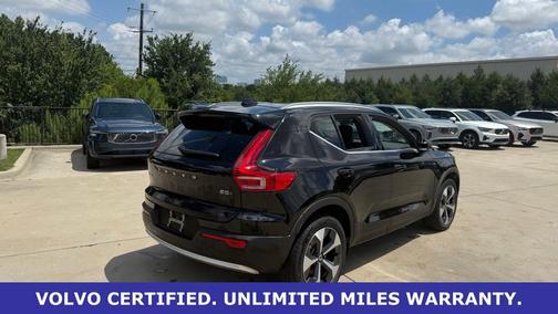Onyx Black Metallic 2025 Volvo XC40 B5 Plus Bright Theme