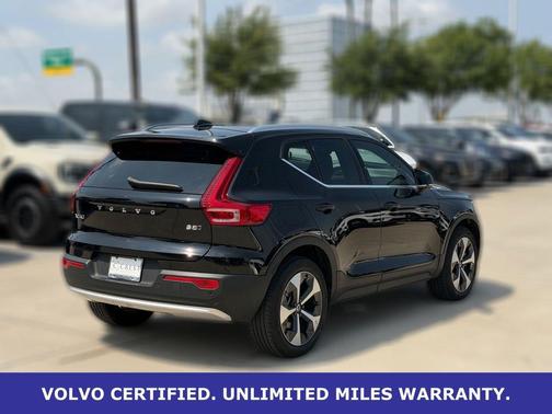 Onyx Black Metallic 2025 Volvo XC40 B5 Plus Bright Theme