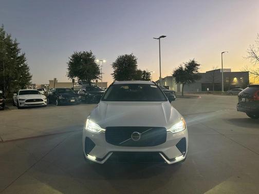 2025 Volvo XC60 B5 Plus