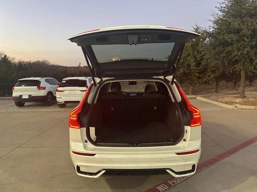 2025 Volvo XC60 B5 Plus