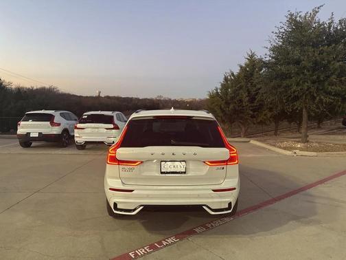 2025 Volvo XC60 B5 Plus