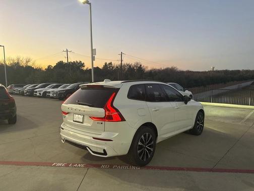 2025 Volvo XC60 B5 Plus