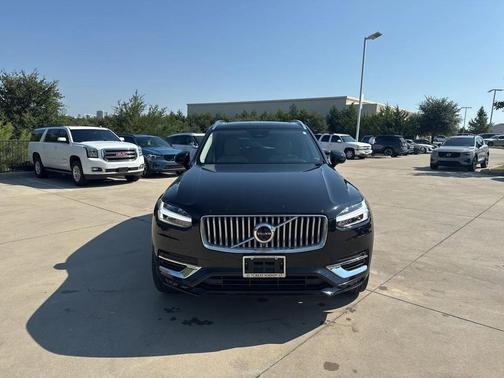 2024 Volvo XC90 B6 Plus Bright Theme