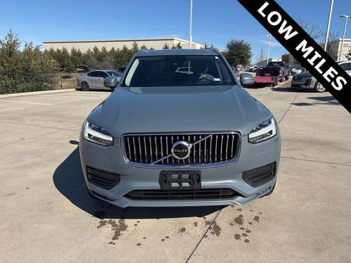 2020 Volvo XC90 T6 Momentum