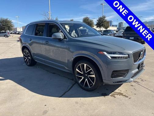 2020 Volvo XC90 T6 Momentum