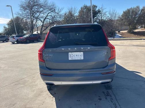 2020 Volvo XC90 T6 Momentum