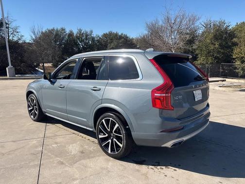 2020 Volvo XC90 T6 Momentum