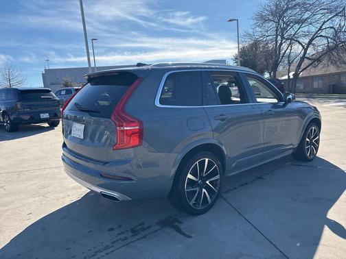 2020 Volvo XC90 T6 Momentum