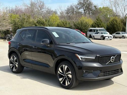 2026 Volvo XC40 B4 Plus