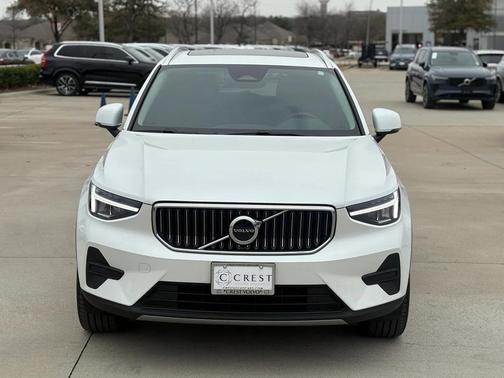 2025 Volvo XC40 B5 AWD