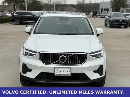 2025 Volvo XC40 B5 AWD