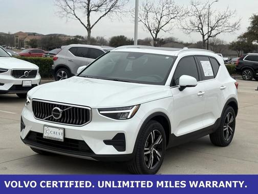 2025 Volvo XC40 B5 AWD