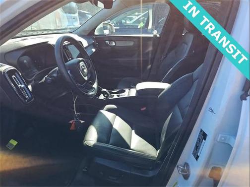 2025 Volvo XC40 B5 AWD