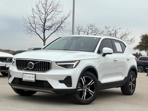 2025 Volvo XC40 B5 AWD