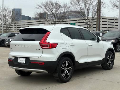 2025 Volvo XC40 B5 AWD