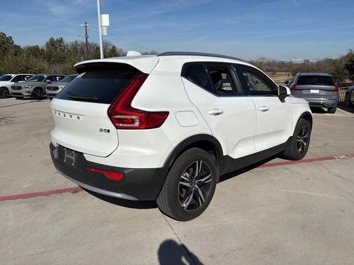 2025 Volvo XC40 B5 AWD