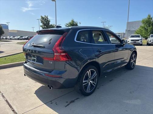 2021 Volvo XC60 T5 Momentum
