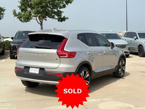 Silver Dawn Metallic 2023 Volvo XC40 B5 Plus Bright Theme