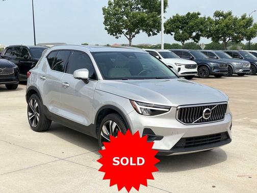 Silver Dawn Metallic 2023 Volvo XC40 B5 Plus Bright Theme