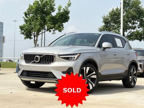Silver Dawn Metallic 2023 Volvo XC40 B5 Plus Bright Theme