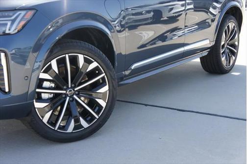 2025 Volvo XC90 Plug-In Hybrid T8 (2025.5) Plus 7-Seater